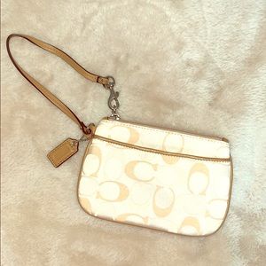 🌺Beige Coach Wristlet